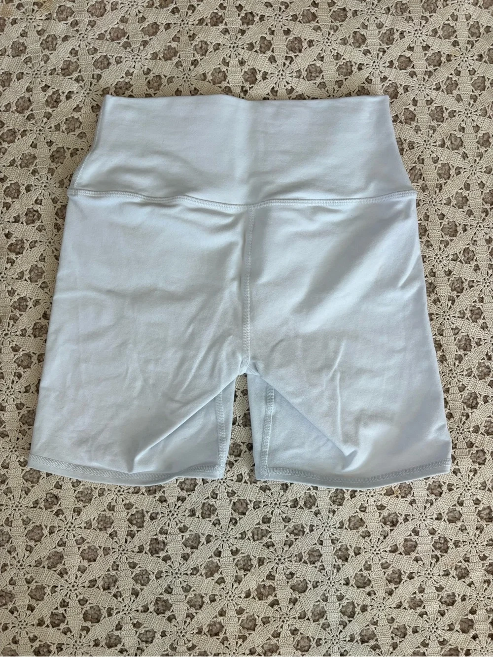 Alo Yoga Biker Shorts White 7” Inseam Size Small